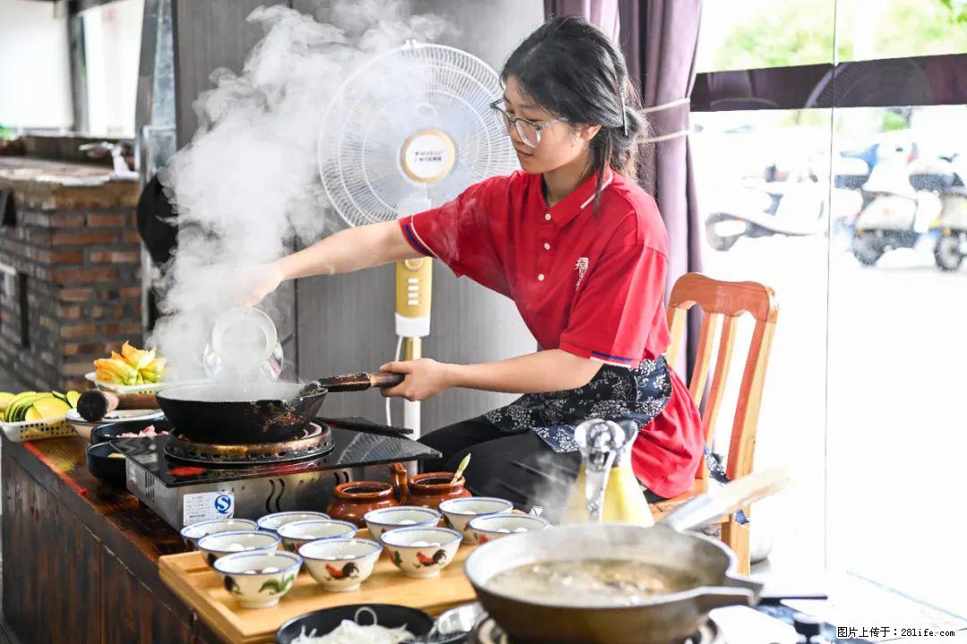全网追的“扁担女孩”,找了一份暑假工,时薪12元 - 吉安生活资讯 - 吉安28生活网 ja.28life.com